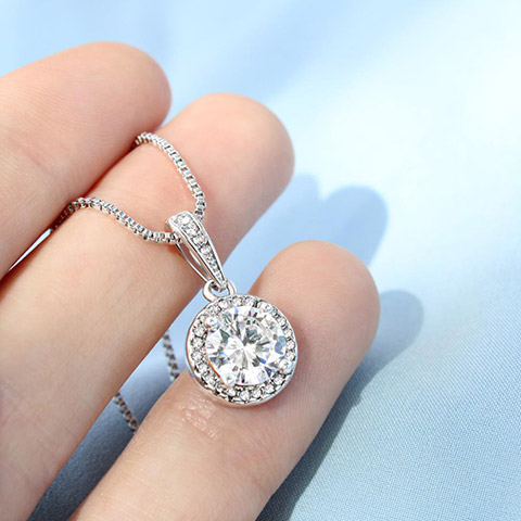 Surprise your loved one sister with a timeless and elegant gift. Our dazzling Eternal Hope Necklace features a cushion cut center cubic zirconia that will sparkle with every step. The center crystal is adorned with equally brilliant CZ crystals, ensuring a stunning look every wear. Wow her by gifting her an accessory that will pair with everything in her wardrobe!
